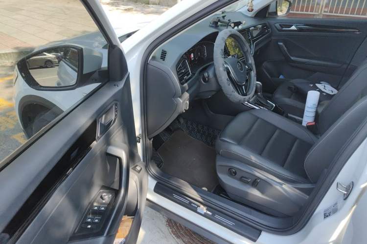 Used Volkswagen T-ROC 2022 280TSI DSG Two-Wheel Drive Comfort PLUS Driver Seat