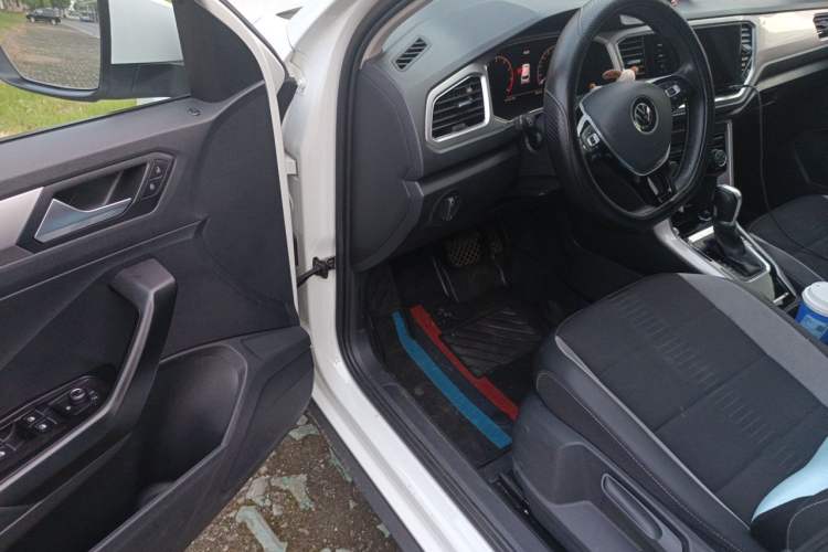 Used Volkswagen T-ROC 2022 280TSI DSG Two-Wheel Drive Elite PLUS Driver Seat