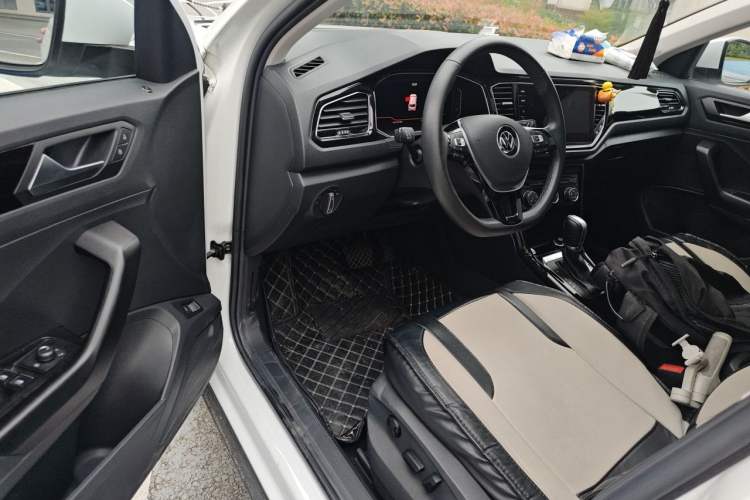 Used Volkswagen T-ROC 2022 280TSI DSG Two-Wheel Drive Comfort PLUS Driver Seat
