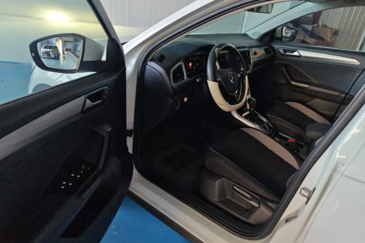Used Volkswagen T-ROC 2022 280TSI DSG Two-Wheel Drive Elite PLUS Driver Seat
