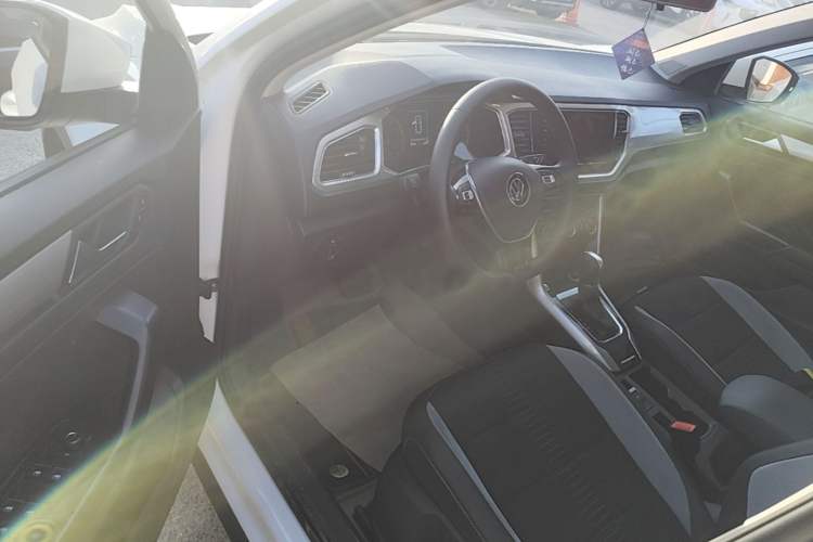 Used Volkswagen T-ROC 2022 280TSI DSG Two-Wheel Drive Elite PLUS Driver Seat