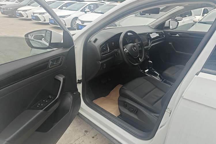 Used Volkswagen T-ROC 2022 280TSI DSG Two-Wheel Drive Comfort PLUS Driver Seat