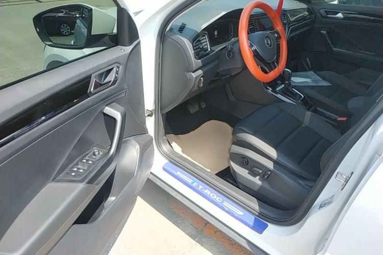 Used Volkswagen T-ROC 2022 280TSI DSG Two-Wheel Drive Elite PLUS Driver Seat
