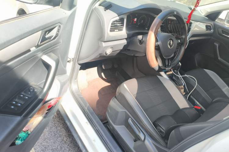 Used Volkswagen T-ROC 2022 280TSI DSG Two-Wheel Drive Elite PLUS Driver Seat