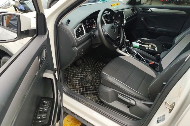 Used Volkswagen T-ROC 2022 280TSI DSG Two-Wheel Drive Elite PLUS Driver Seat