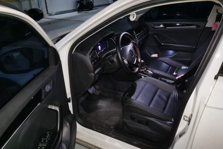 Used Volkswagen T-ROC 2022 280TSI DSG Two-Wheel Drive Comfort PLUS Driver Seat
