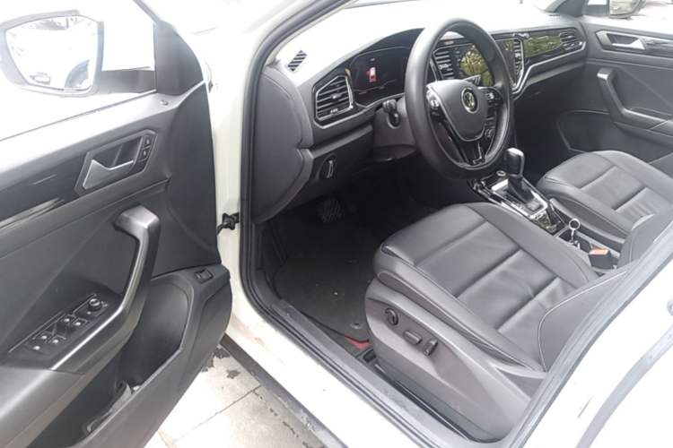 Used Volkswagen T-ROC 2022 280TSI DSG Two-Wheel Drive Comfort PLUS Driver Seat