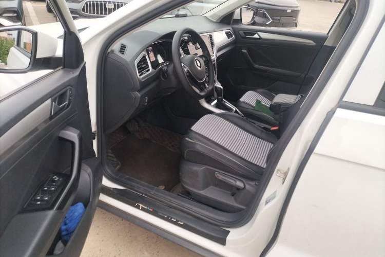 Used Volkswagen T-ROC 2022 280TSI DSG Two-Wheel Drive Elite PLUS Driver Seat