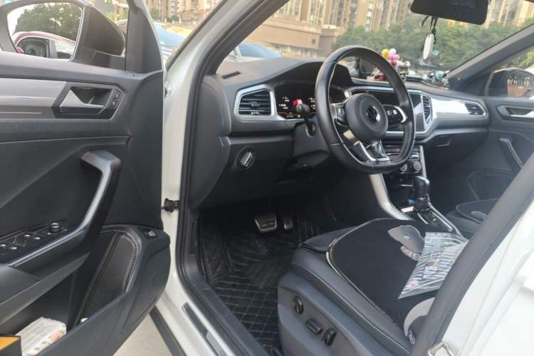 Used Volkswagen T-ROC 2022 280TSI DSG Two-Wheel Drive R-Line Pro PLUS Driver Seat