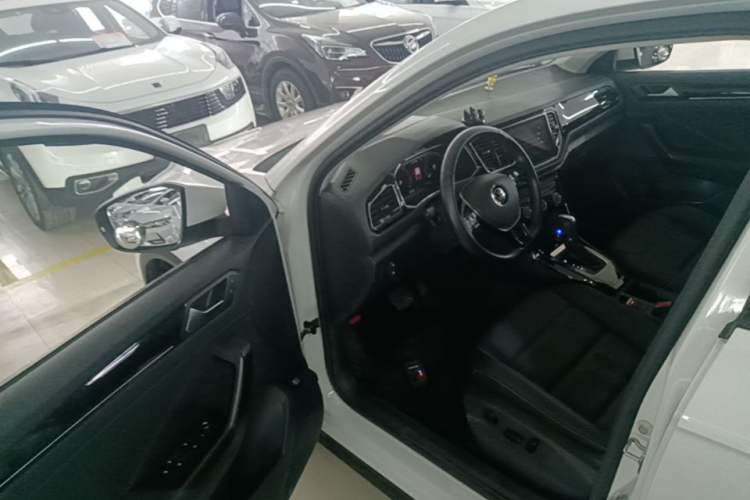 Used Volkswagen T-ROC 2022 280TSI DSG Two-Wheel Drive Comfort PLUS Driver Seat