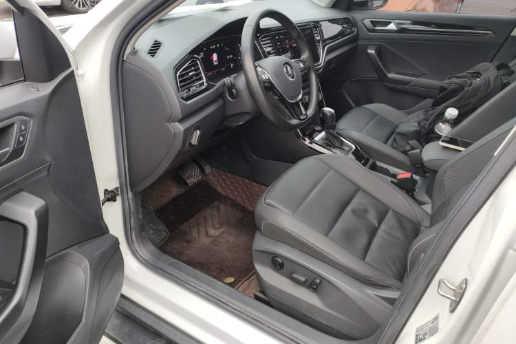 Used Volkswagen T-ROC 2022 280TSI DSG Two-Wheel Drive Comfort PLUS Driver Seat