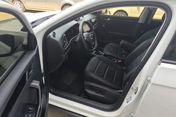 Used Volkswagen T-ROC 2022 280TSI DSG Two-Wheel Drive Comfort PLUS Driver Seat