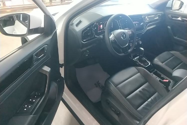 Used Volkswagen T-ROC 2022 280TSI DSG Two-Wheel Drive Comfort PLUS Driver Seat