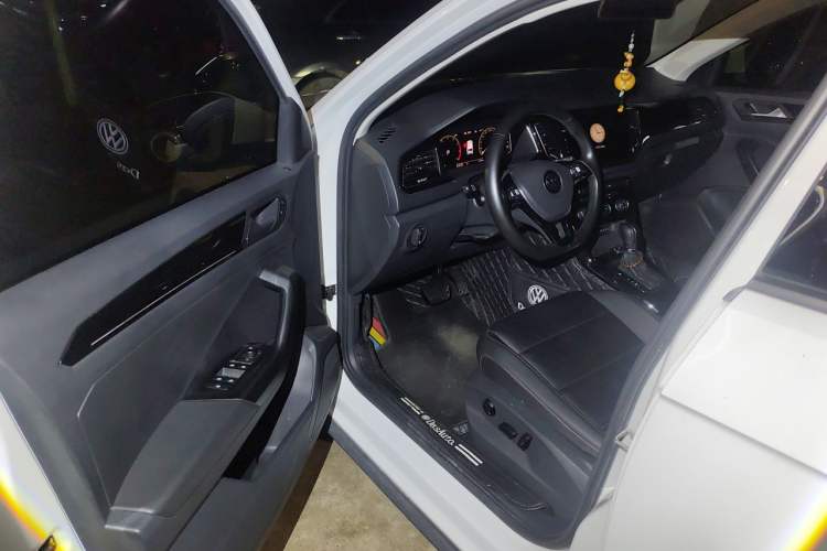 Used Volkswagen T-ROC 2022 280TSI DSG Two-Wheel Drive Comfort PLUS Driver Seat