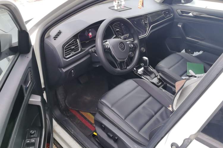 Used Volkswagen T-ROC 2022 280TSI DSG Two-Wheel Drive Comfort PLUS Driver Seat