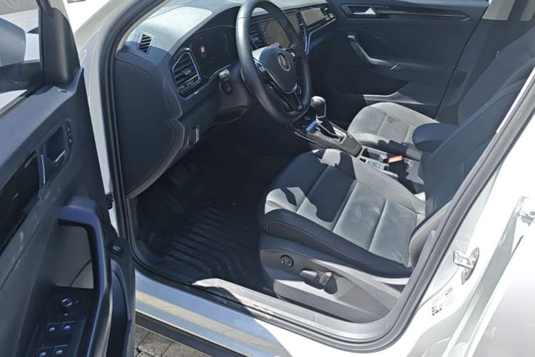 Used Volkswagen T-ROC 2022 280TSI DSG Two-Wheel Drive Comfort PLUS Driver Seat
