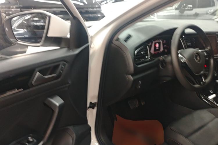 Used Volkswagen T-ROC 2022 280TSI DSG Two-Wheel Drive Comfort PLUS Driver Seat