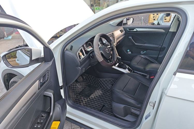 Used Volkswagen T-ROC 2022 280TSI DSG Two-Wheel Drive Elite PLUS Driver Seat