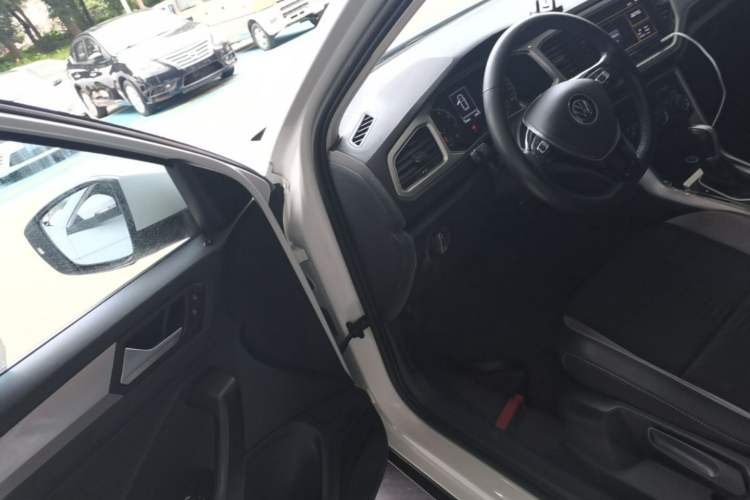 Used Volkswagen T-ROC 2022 280TSI DSG Two-Wheel Drive Elite PLUS Driver Seat