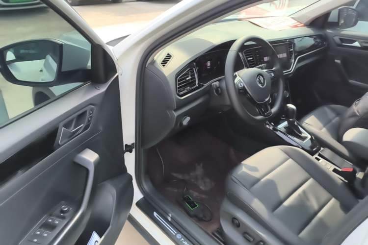 Used Volkswagen T-ROC 2022 280TSI DSG Two-Wheel Drive Comfort PLUS Driver Seat