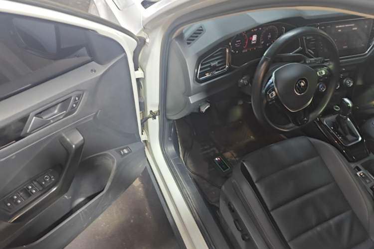 Used Volkswagen T-ROC 2022 280TSI DSG Two-Wheel Drive Comfort PLUS Driver Seat