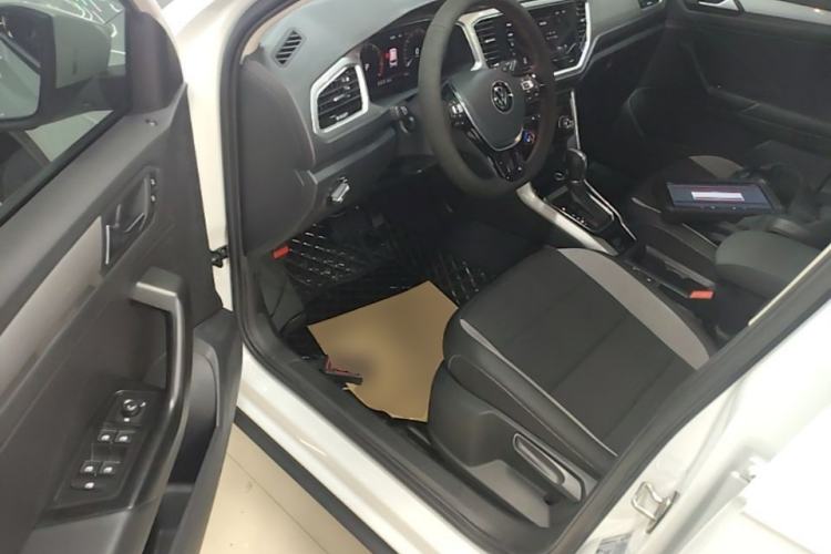 Used Volkswagen T-ROC 2022 280TSI DSG Two-Wheel Drive Elite PLUS Driver Seat