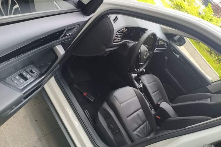 Used Volkswagen T-ROC 2022 280TSI DSG Two-Wheel Drive Elite PLUS Driver Seat