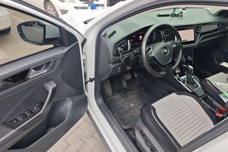 Used Volkswagen T-ROC 2022 280TSI DSG Two-Wheel Drive Comfort PLUS Driver Seat
