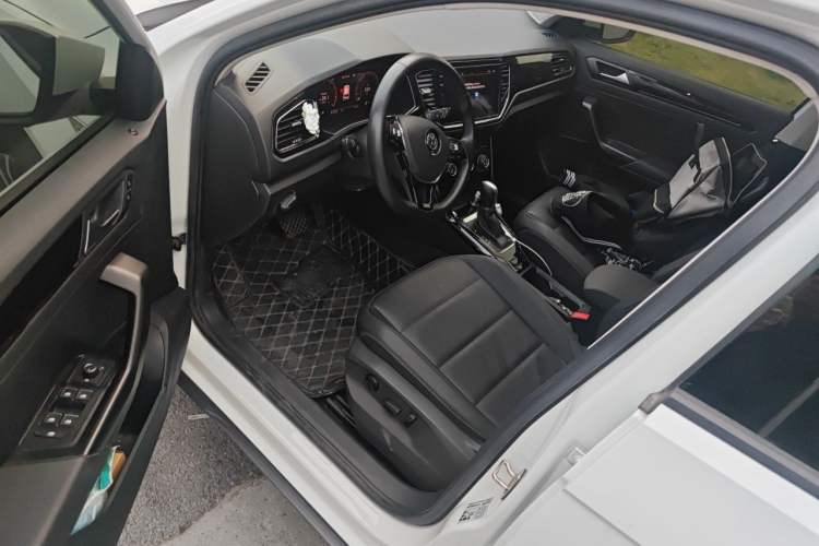 Used Volkswagen T-ROC 2022 280TSI DSG Two-Wheel Drive Comfort PLUS Driver Seat