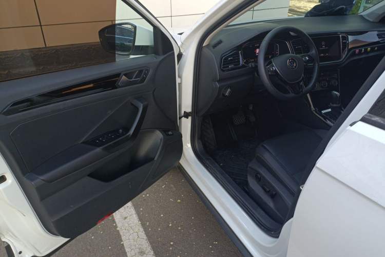Used Volkswagen T-ROC 2022 280TSI DSG Two-Wheel Drive Comfort PLUS Driver Seat