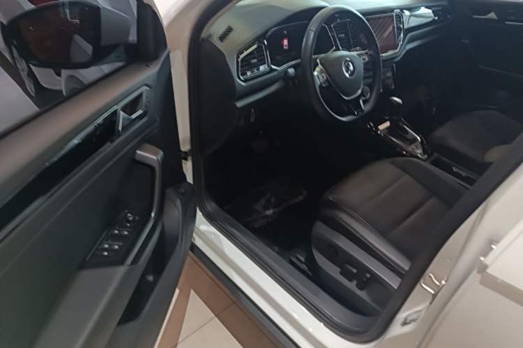Used Volkswagen T-ROC 2022 280TSI DSG Two-Wheel Drive Comfort PLUS Driver Seat