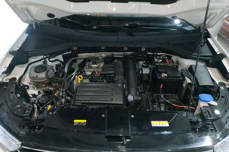 Used Volkswagen T-ROC 2022 280TSI DSG Two-Wheel Drive Elite PLUS Engine Bay