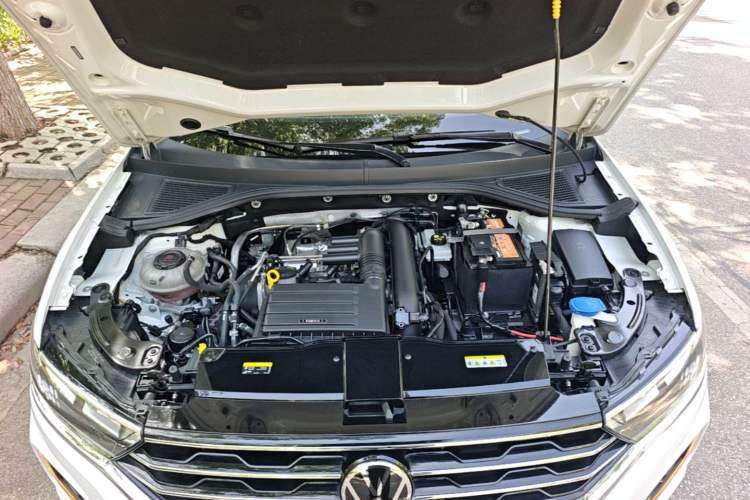 Used Volkswagen T-ROC 2022 280TSI DSG Two-Wheel Drive Elite PLUS Engine Bay