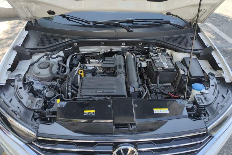 Used Volkswagen T-ROC 2022 280TSI DSG Two-Wheel Drive Comfort PLUS Engine Bay