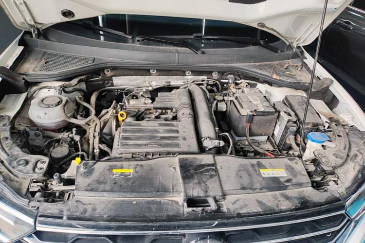 Used Volkswagen T-ROC 2022 280TSI DSG Two-Wheel Drive Comfort PLUS Engine Bay