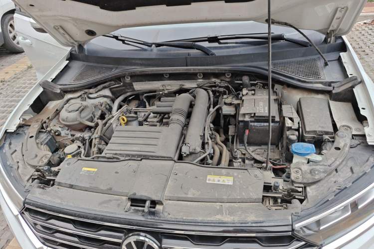 Used Volkswagen T-ROC 2022 280TSI DSG Two-Wheel Drive Comfort PLUS Engine Bay
