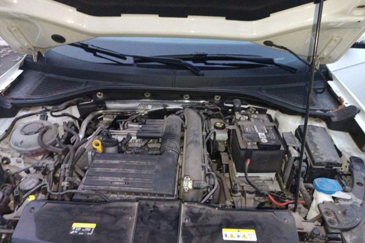 Used Volkswagen T-ROC 2022 280TSI DSG Two-Wheel Drive Elite PLUS Engine Bay