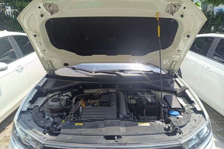 Used Volkswagen T-ROC 2022 280TSI DSG Two-Wheel Drive Elite PLUS Engine Bay