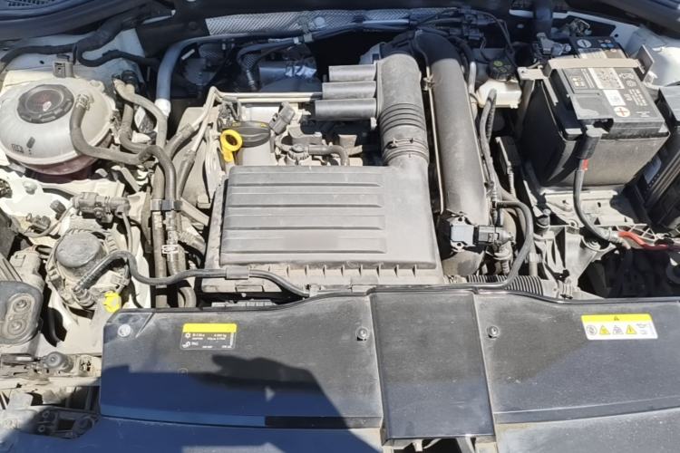 Used Volkswagen T-ROC 2022 280TSI DSG Two-Wheel Drive Comfort PLUS Engine Bay