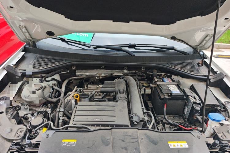 Used Volkswagen T-ROC 2022 280TSI DSG Two-Wheel Drive Comfort PLUS Engine Bay