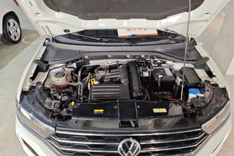 Used Volkswagen T-ROC 2022 280TSI DSG Two-Wheel Drive Elite PLUS Engine Bay
