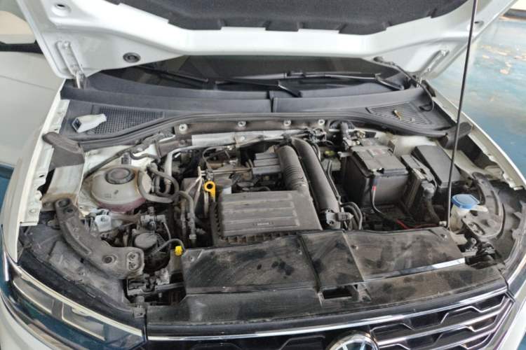 Used Volkswagen T-ROC 2022 280TSI DSG Two-Wheel Drive Elite PLUS Engine Bay