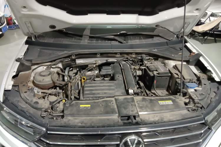 Used Volkswagen T-ROC 2022 280TSI DSG Two-Wheel Drive Elite PLUS Engine Bay