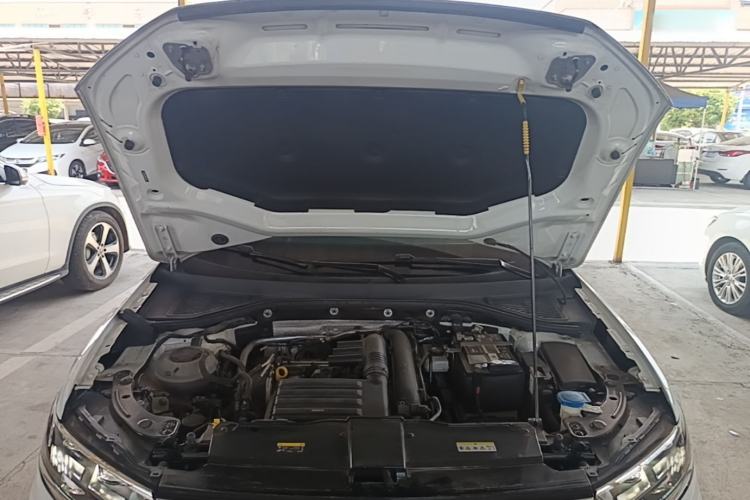 Used Volkswagen T-ROC 2022 280TSI DSG Two-Wheel Drive Comfort PLUS Engine Bay