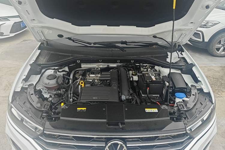Used Volkswagen T-ROC 2022 280TSI DSG Two-Wheel Drive Comfort PLUS Engine Bay