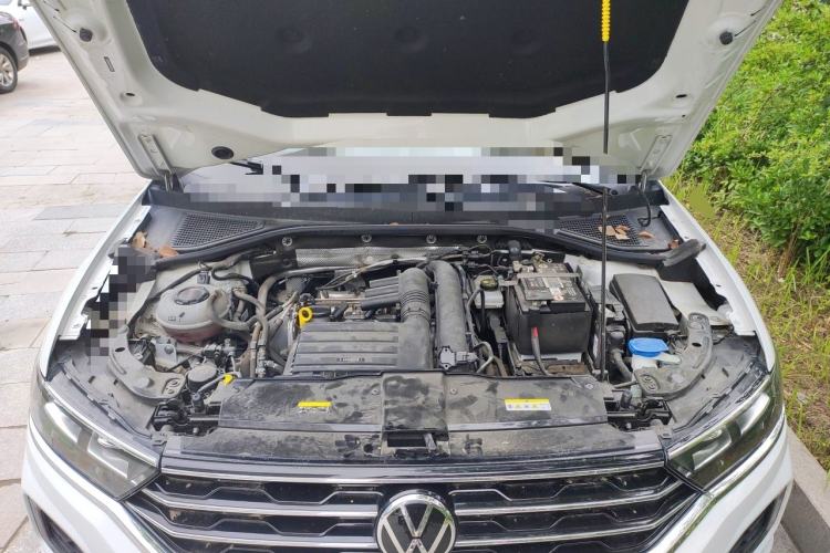 Used Volkswagen T-ROC 2022 280TSI DSG Two-Wheel Drive Elite PLUS Engine Bay