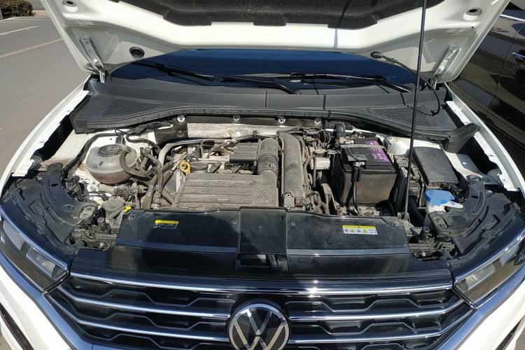 Used Volkswagen T-ROC 2022 280TSI DSG Two-Wheel Drive Comfort PLUS Engine Bay