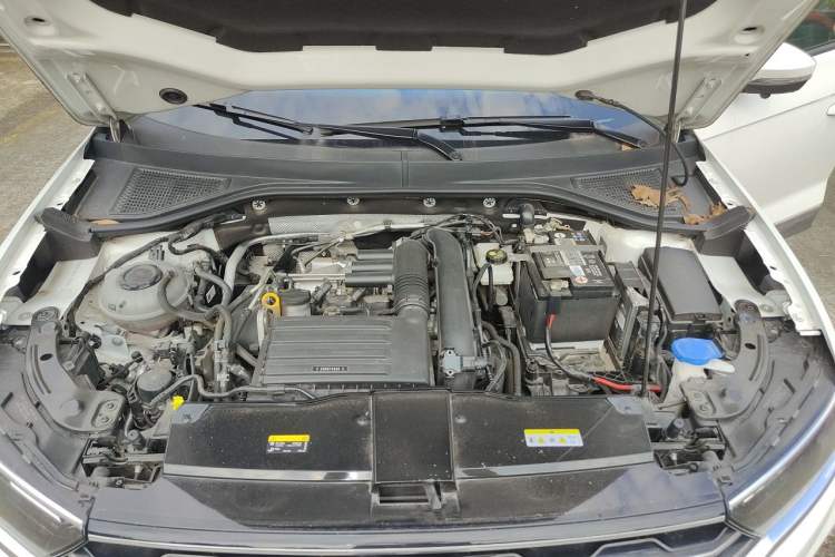 Used Volkswagen T-ROC 2022 280TSI DSG Two-Wheel Drive Elite PLUS Engine Bay