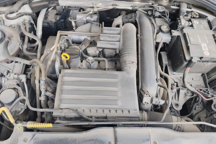 Used Volkswagen T-ROC 2022 280TSI DSG Two-Wheel Drive Comfort PLUS Engine Bay