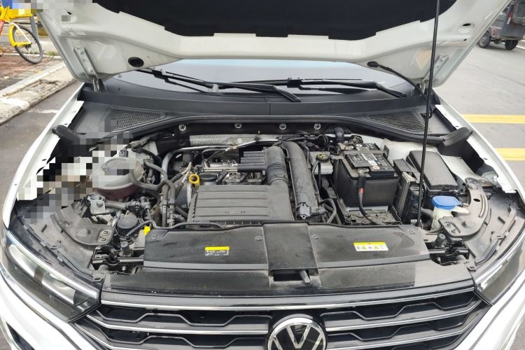 Used Volkswagen T-ROC 2022 280TSI DSG Two-Wheel Drive Elite PLUS Engine Bay